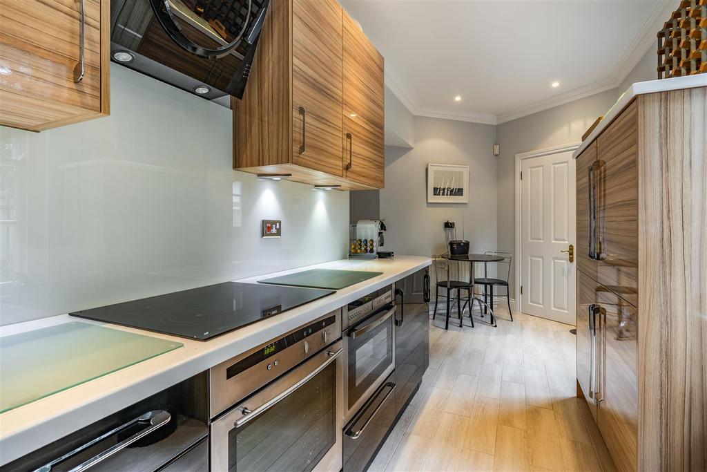 8497090-interior14.jpg