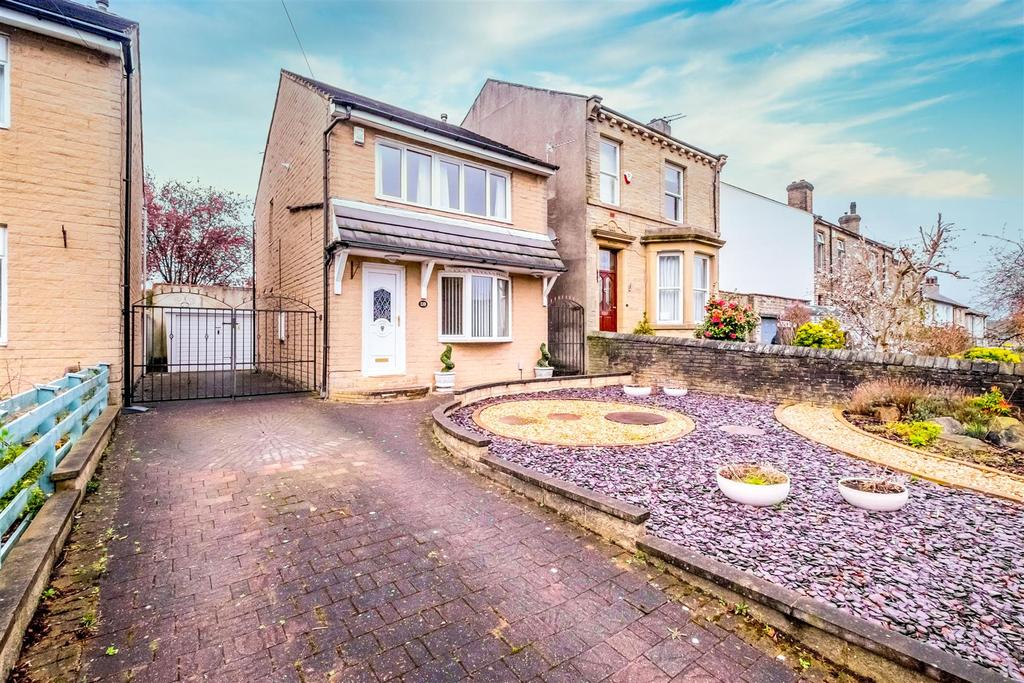 Rayner Road, Brighouse 3 bed detached house £295,000