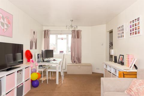 22 Stanton Close, Epsom, KT19 9NP