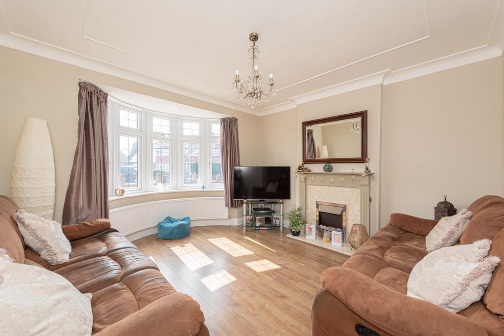 Fairfield Way, Ewell 3 bed detached house £625,000