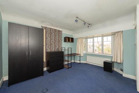 60 Fairfield Way, Epsom, KT19 0EF