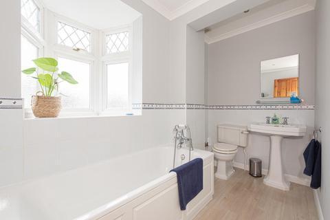 9 Seaforth Gardens, Epsom, KT19 0LR