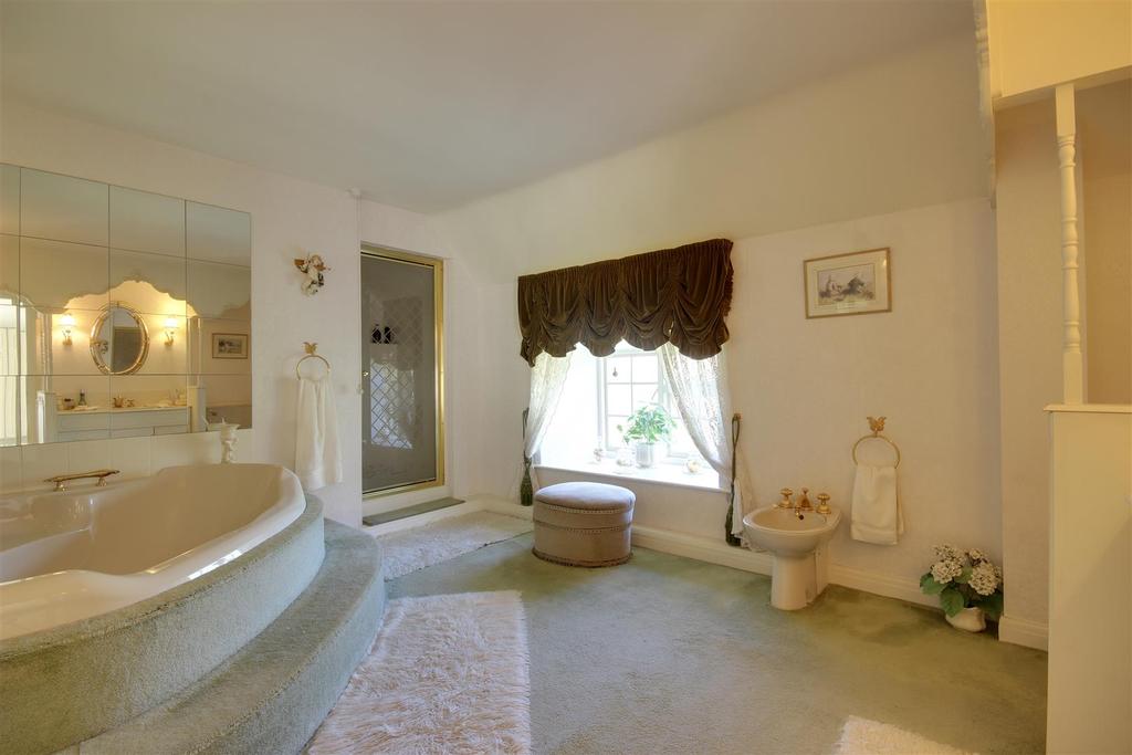 En-Suite Bathroom
