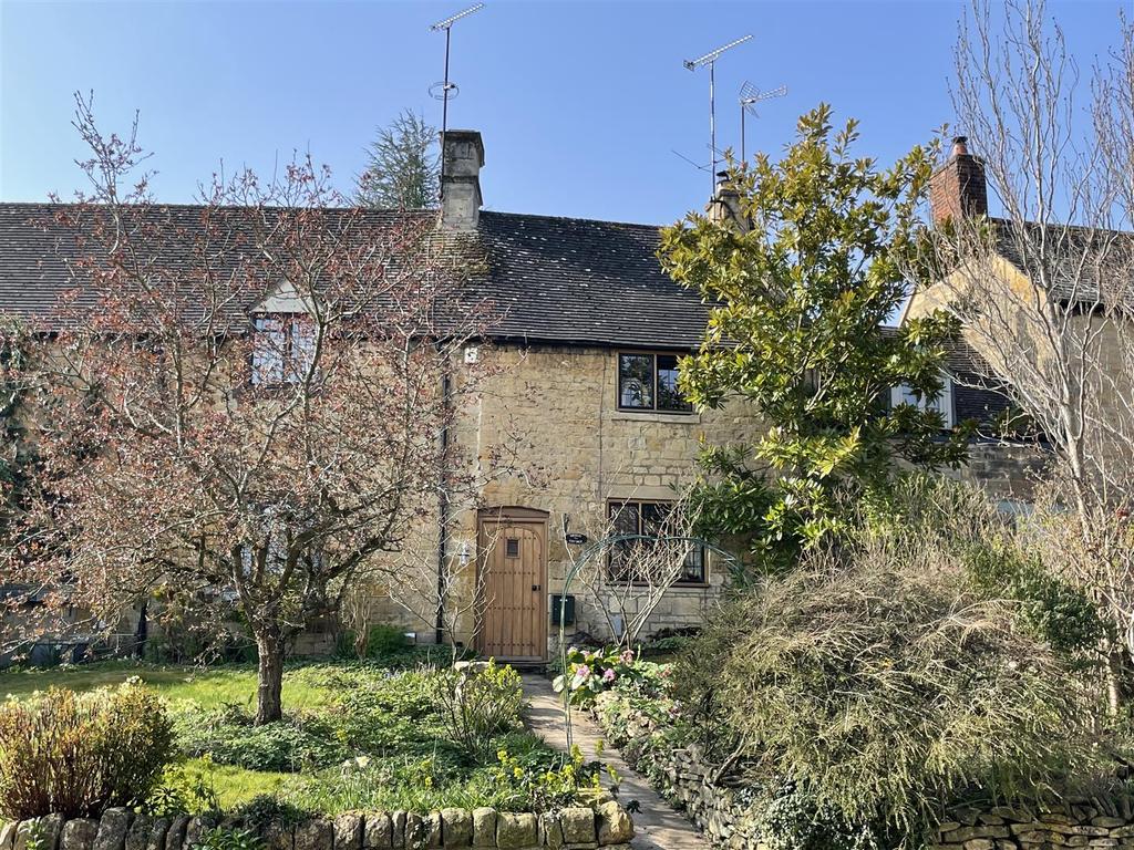 Medius Cottage - Front.JPG