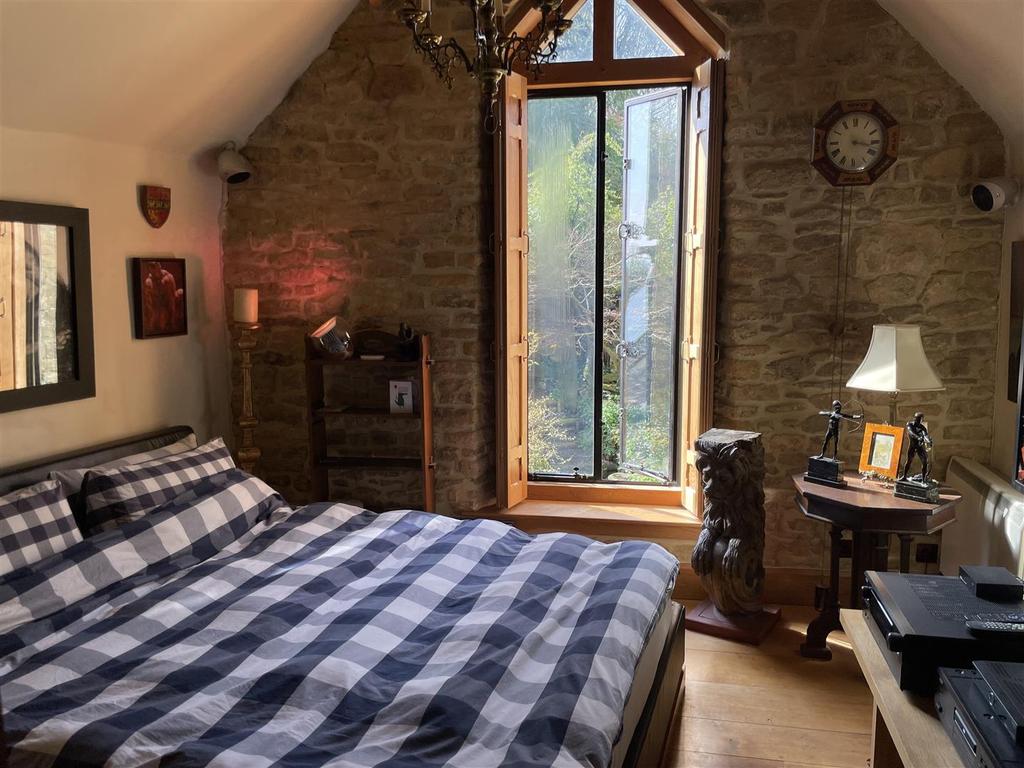 Bedroom 1.JPG