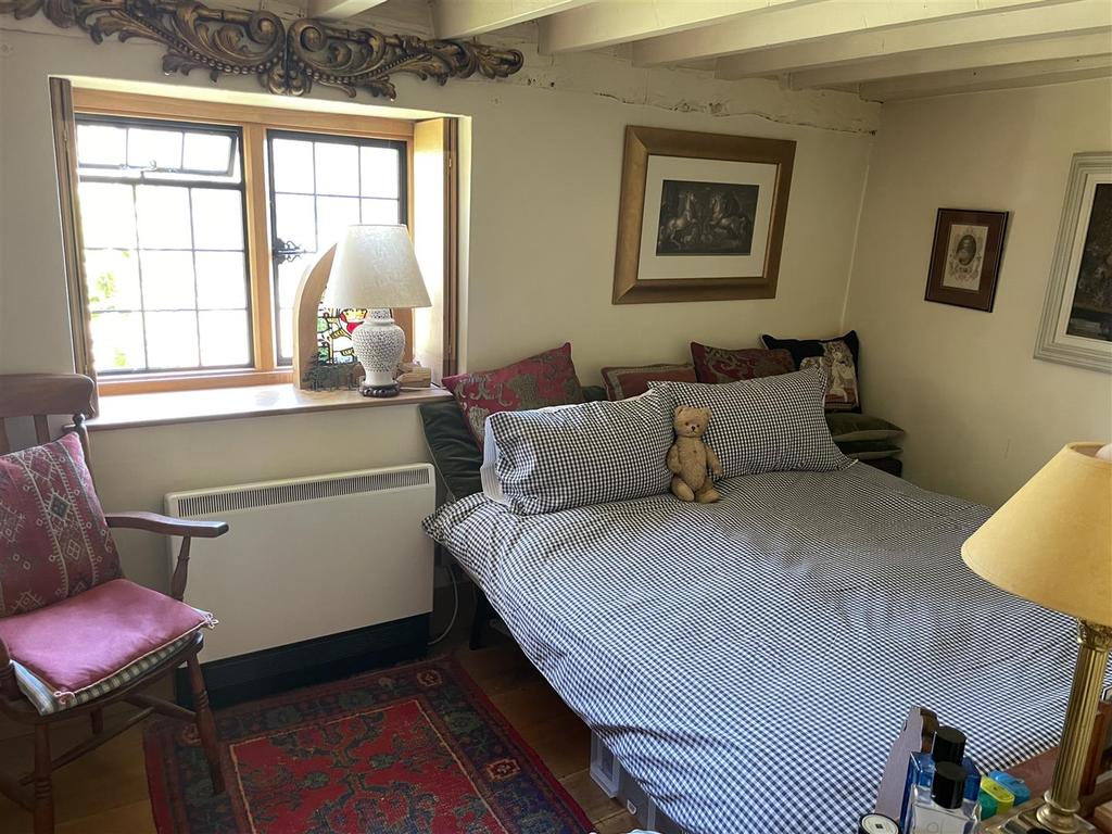 Bedroom 2.JPG