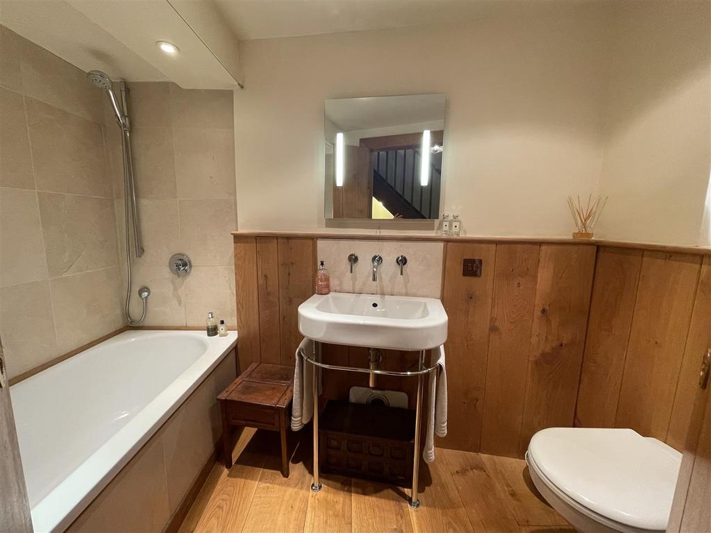 Bathroom.JPG