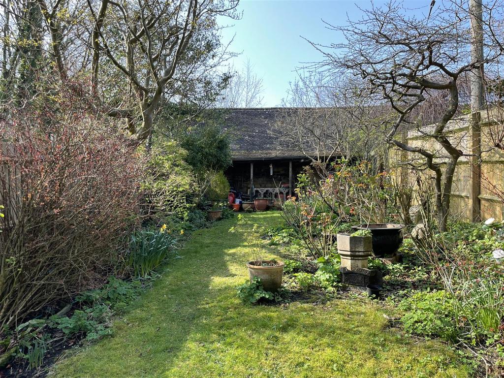Garden outbuilding.JPG