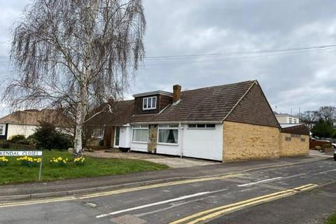 3 bedroom property with land for sale - Kendal Close, Hullbridge, Hockley