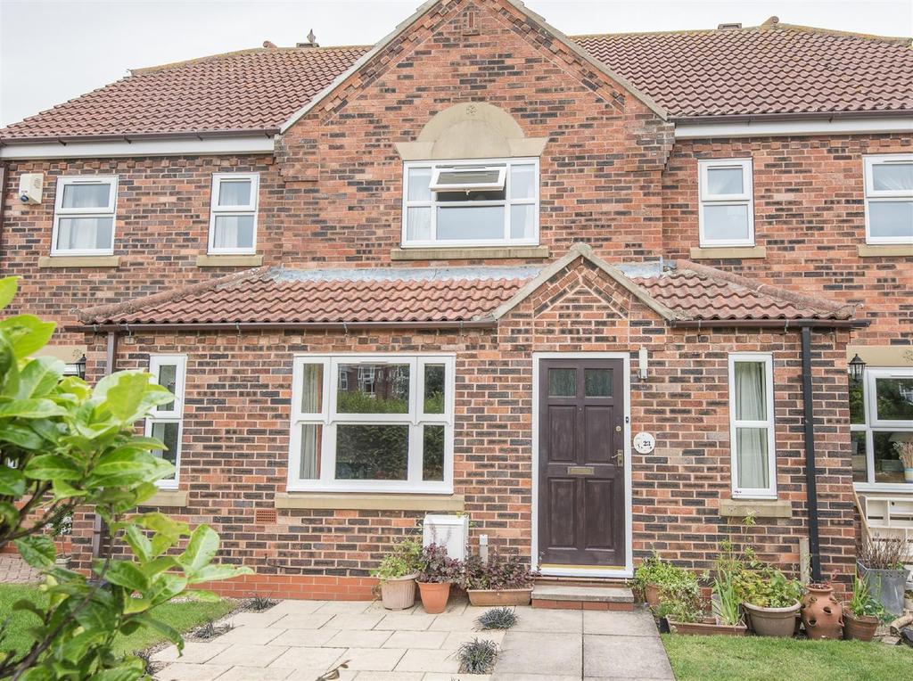 Lakeside, Acaster Malbis 2 bed terraced house £825 pcm (£190 pw)