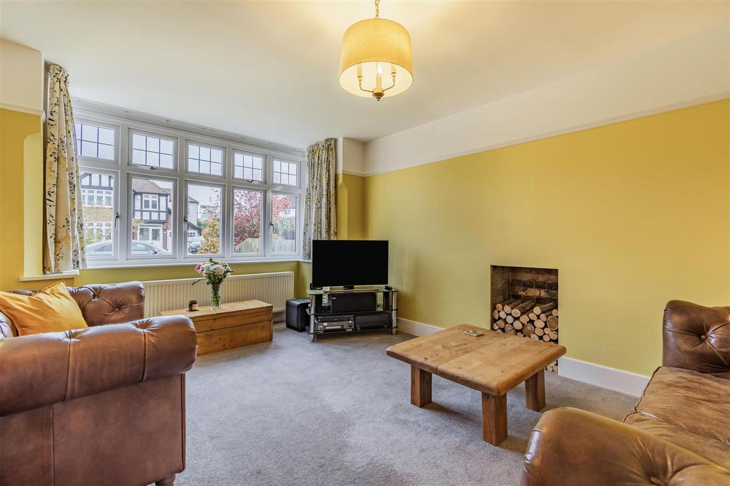 Allington Way, Maidstone 3 bed detached house £600,000