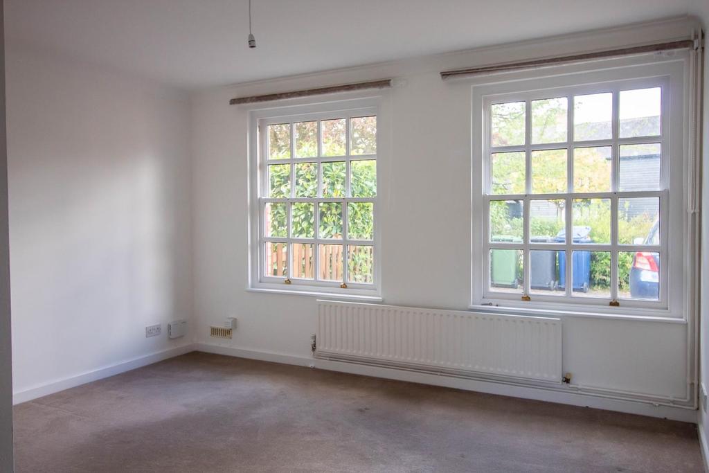 Poplar Farm CloseBassingbournRoystonHerts 3 bed detached house £1,400