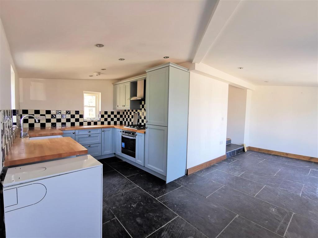 Kitchen / Dining Area
