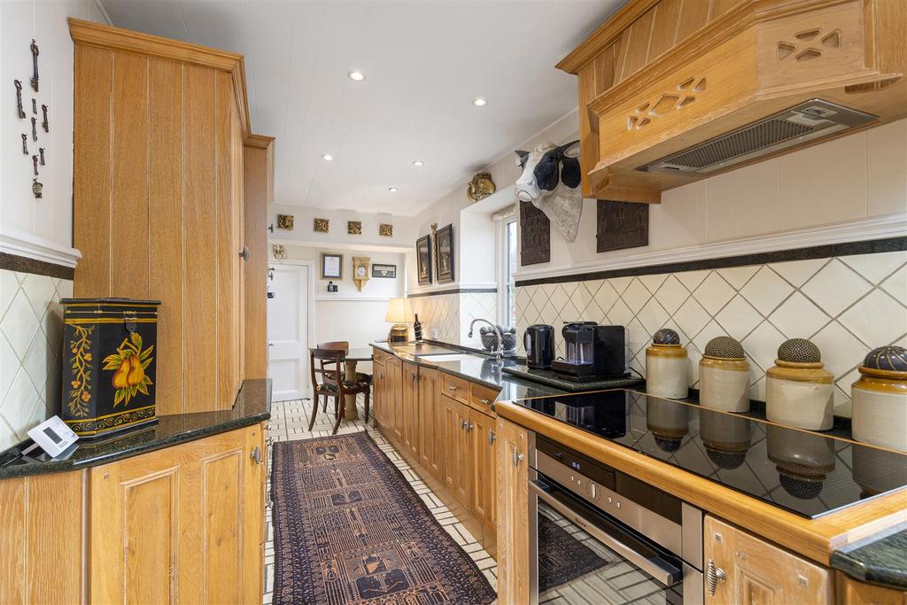 Kitchen 2.jpg