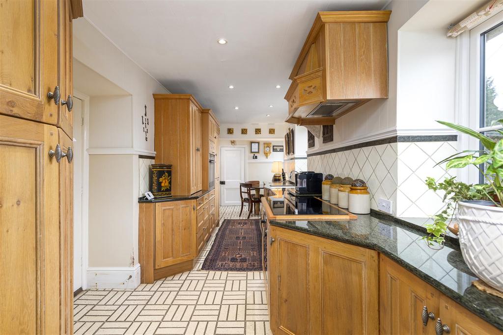 Kitchen 1.jpg