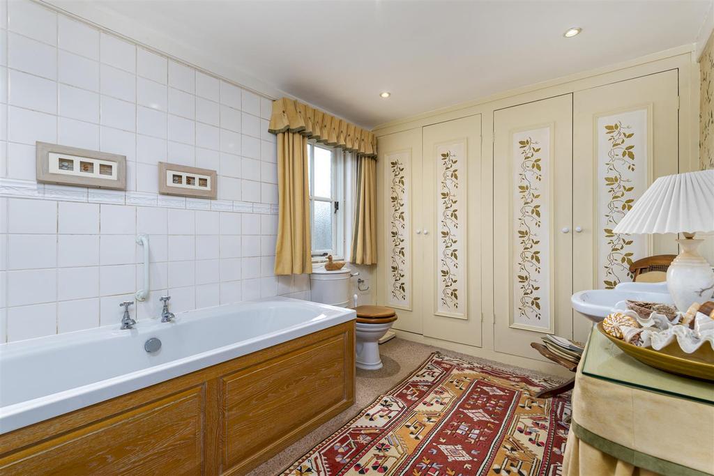 Bathroom 1.jpg