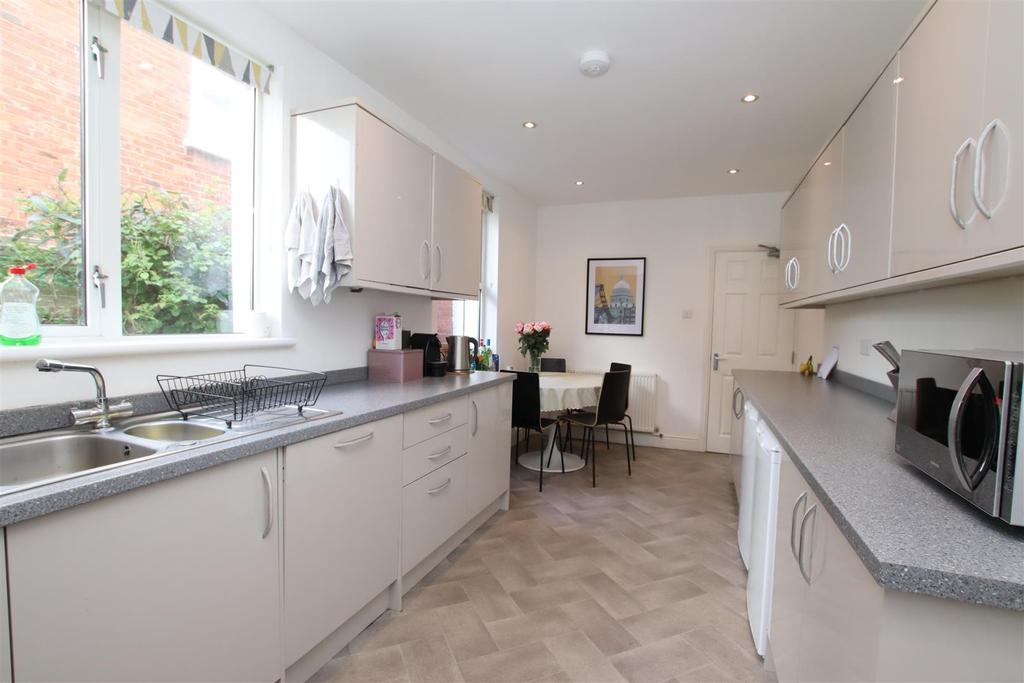 Kitchen Dining Room B.JPG