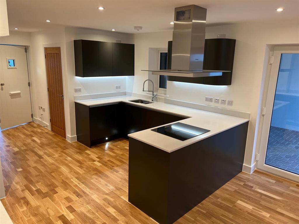 Mulberry Gardens, St. Austell 4 bed end of terrace house for sale £