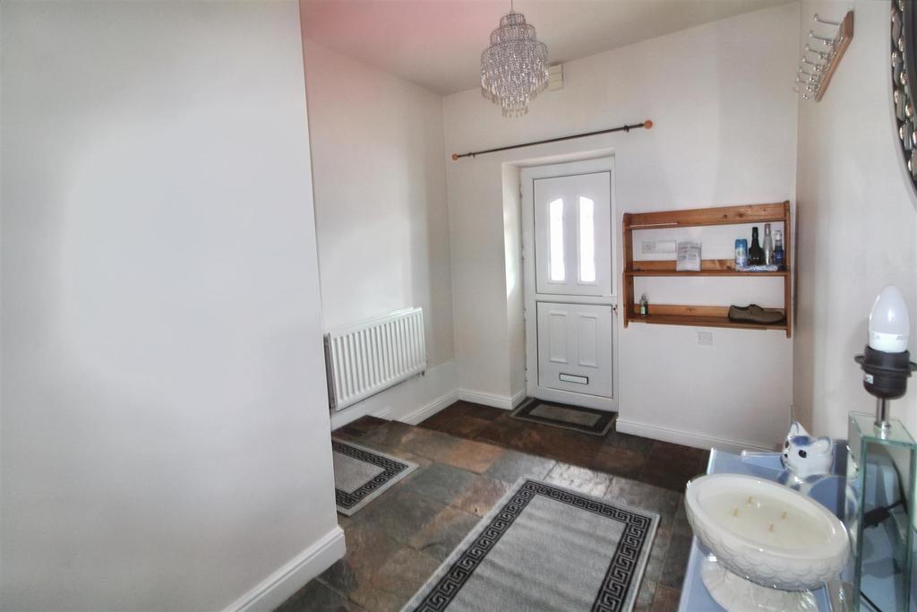 Elm Mills, Gib Lane, Skelmanthorpe, Huddersfield, HD8 9BG 5 bed
