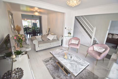 4 bedroom end of terrace house for sale - Clydesdale, EN3