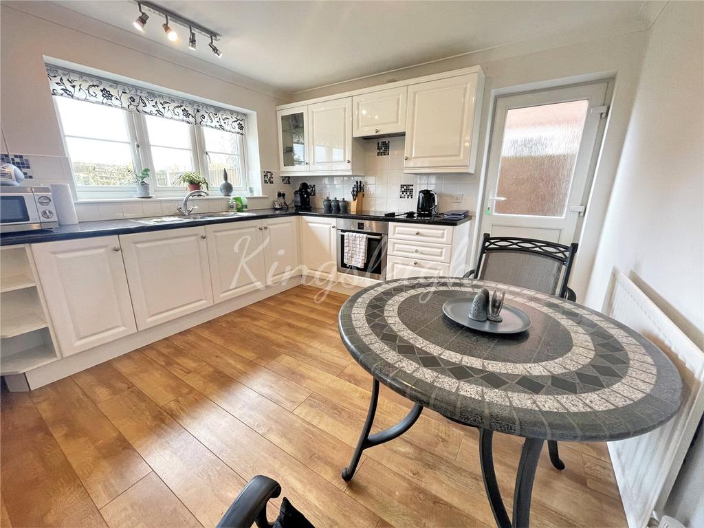 School Lane, Lawford, Manningtree, Essex, CO11 3 bed detached house £