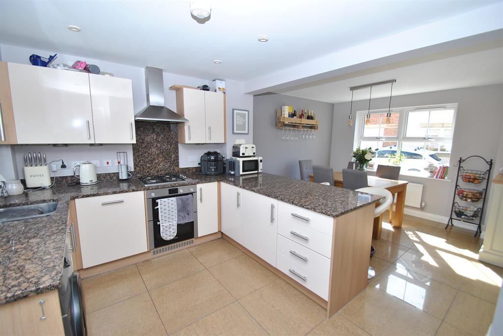 Olvega Drive, Buntingford, SG9 9FJ 4 bed semidetached house £570,000
