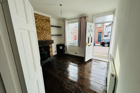 3 bedroom terraced house to rent, Hartley Road Luton LU2 0HX