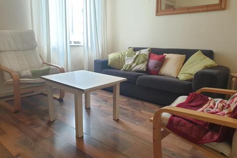 4 bedroom end of terrace house to rent, Heald Place, M14 4AX