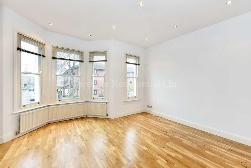 Southfield Road, Chiswick 2 bed flat £1,750 pcm (£404 pw)