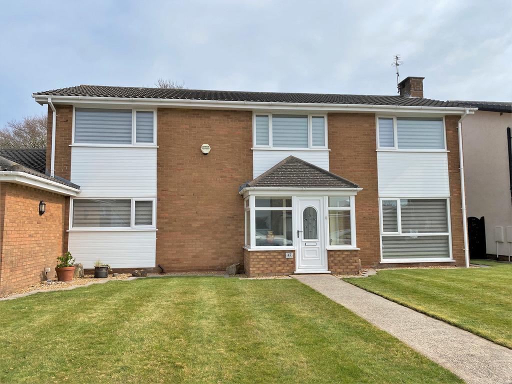 Hall Park Drive, Lytham St Annes, FY8 5 bed detached house £695,000