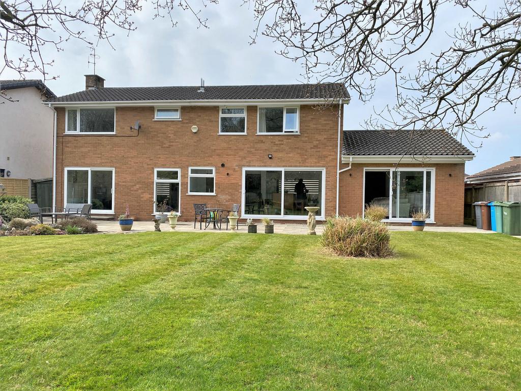 Hall Park Drive, Lytham St Annes, FY8 5 bed detached house £695,000