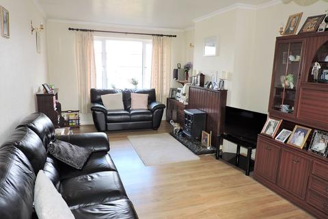 21 Leicester Close, Worcester Park, KT4 8TJ