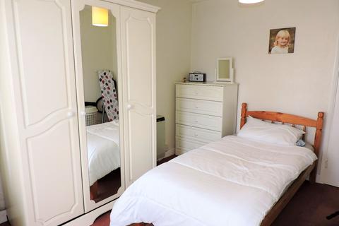 21 Leicester Close, Worcester Park, KT4 8TJ