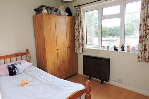 21 Leicester Close, Worcester Park, KT4 8TJ