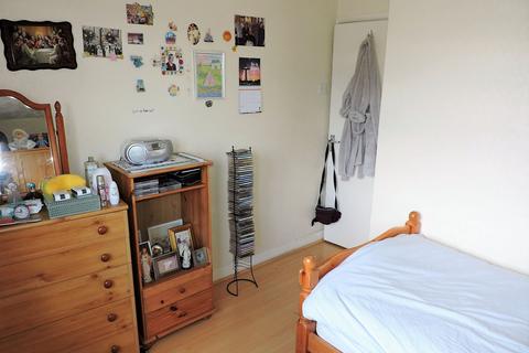 21 Leicester Close, Worcester Park, KT4 8TJ