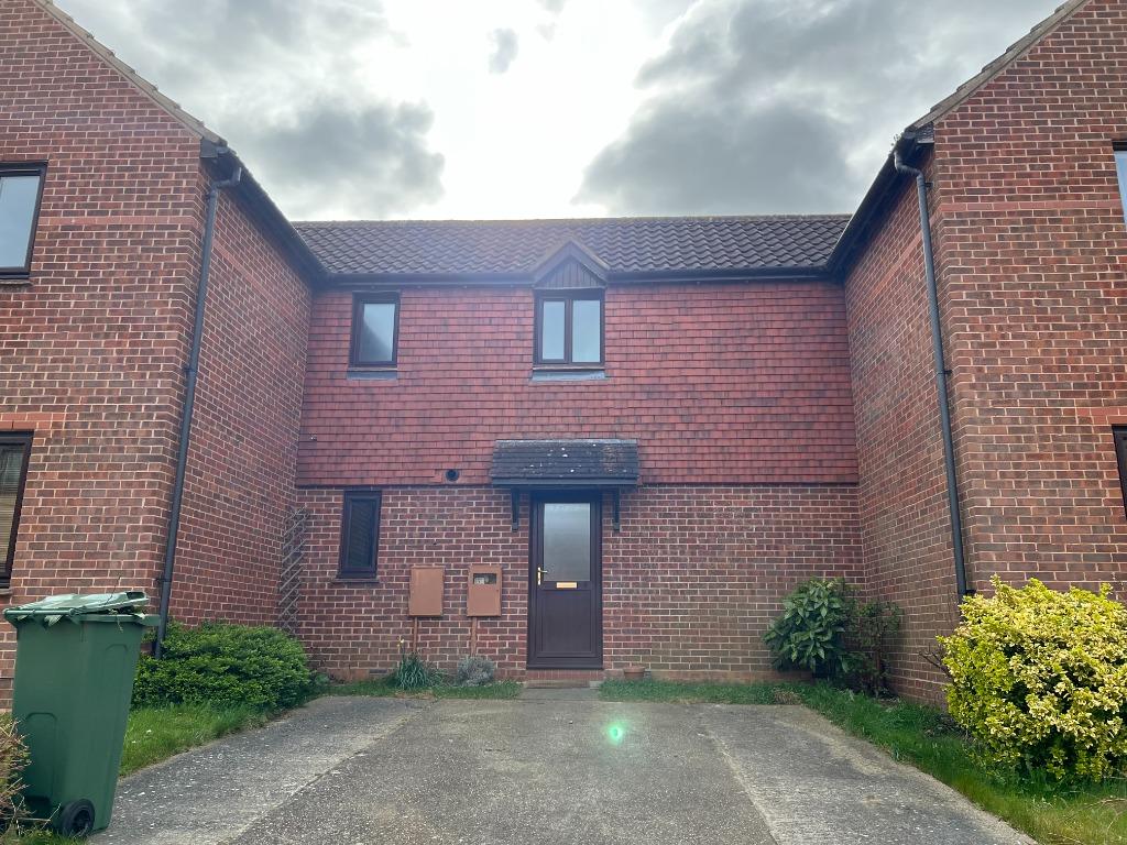Robertson Close, Shenley Church End, Milton Keynes, MK5 2 bed terraced