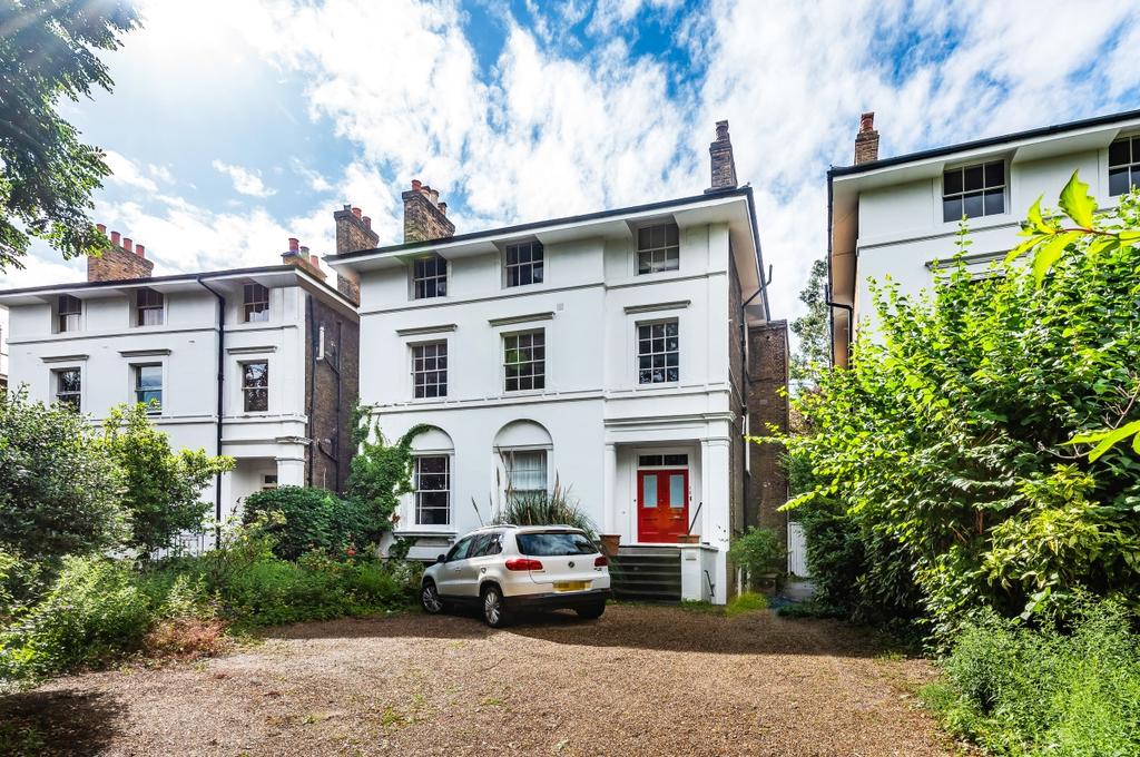 Lee Park Blackheath SE3 2 bed flat £2,200 pcm (£508 pw)