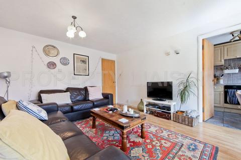 3 bedroom apartment to rent, Discovery Walk, Discovery Walk, Wapping, E1W