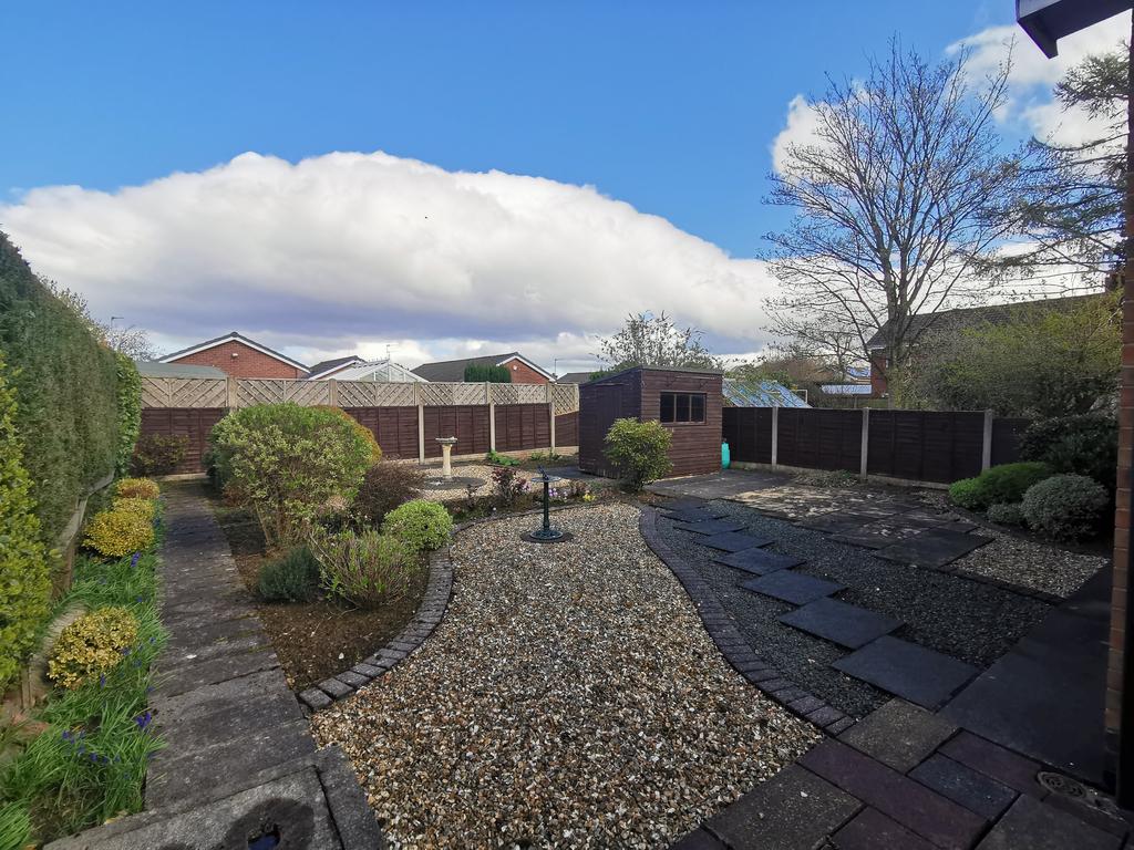 Wharfedale Close, Leyland PR25 3 bed detached bungalow for sale £300,000