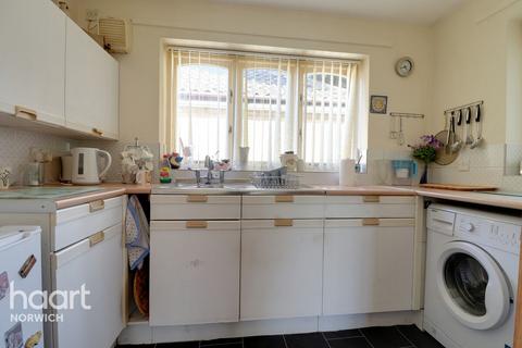 1 bedroom detached bungalow for sale, Catton Court, Norwich