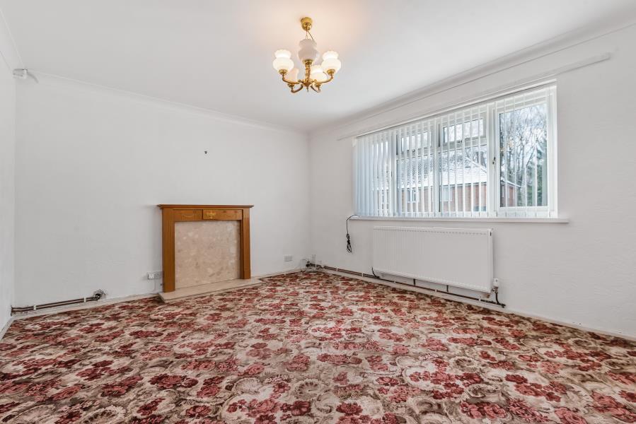 WEST PARK DRIVE EAST, ROUNDHAY, LEEDS, LS8 2EF 2 bed apartment £100,000
