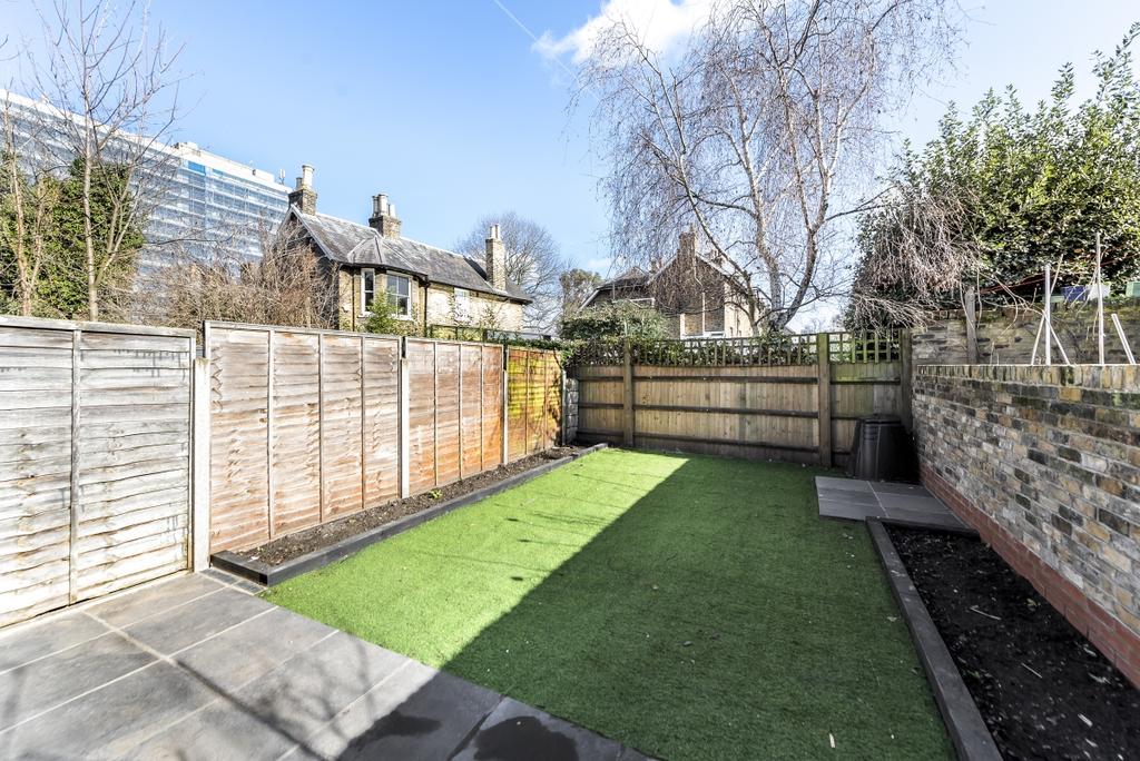 Denman Road London SE15 1 bed flat £1,850 pcm (£427 pw)