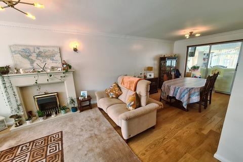 22 Dickens Dell, Totton, Southampton, SO40 8FJ
