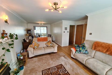 22 Dickens Dell, Totton, Southampton, SO40 8FJ