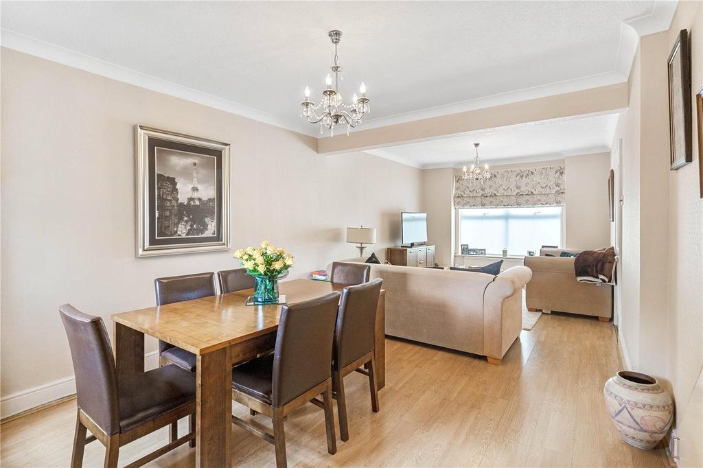 The Avenue, Dunmow, Essex, CM6 2 bed terraced house £340,000