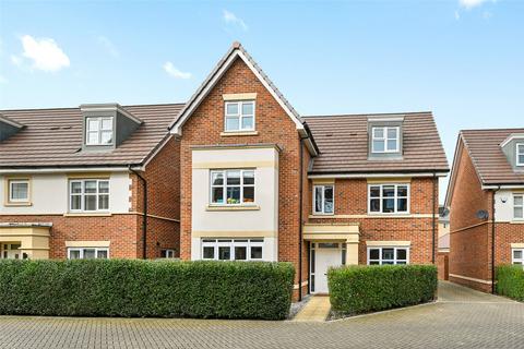 5 bedroom detached house to rent, Truesdales, Ickenham, Uxbridge, Middlesex, UB10