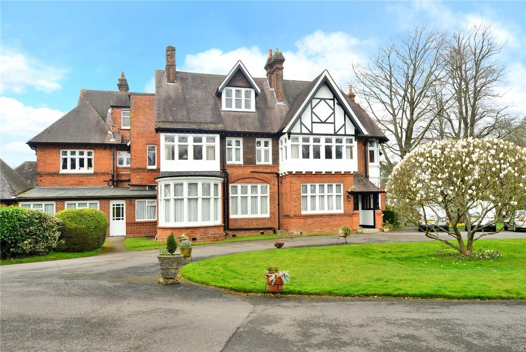 Hazelwood Lane, Chipstead, Coulsdon, Surrey, CR5 2 bed apartment £400,000