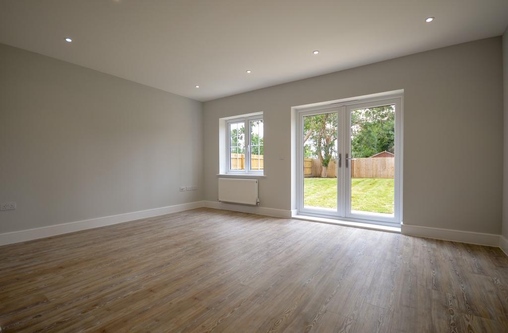 Priors Orchard, Southbourne, PO10 3 bed semidetached house £1,600