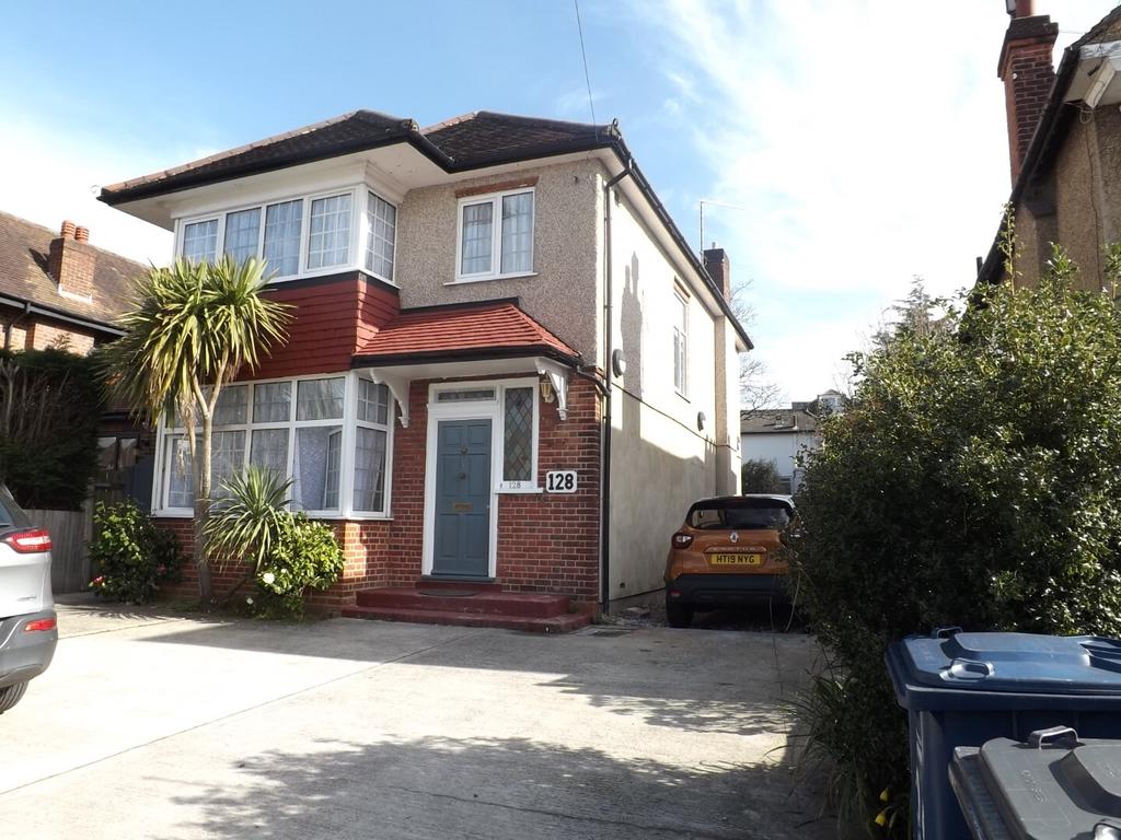 EDGWAREBURY LANE 4 bed detached house £2,995 pcm (£691 pw)