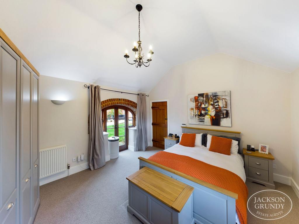 Principle bedroom